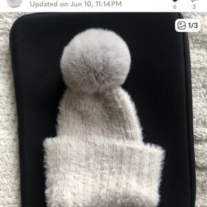 Anthropologie - Fuzzy Winter Toque + Matching Gloves — Light Grey